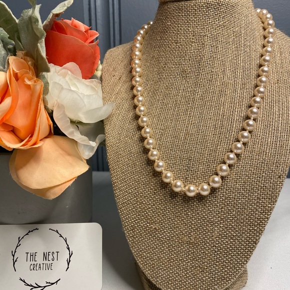 Vintage Jewelry - Vintage Cream Pearls